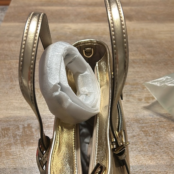 Micheal Kors gold small tote - Picture 5 of 7